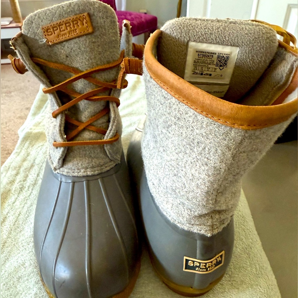 Sperry Women’s Saltwater Emboss Wool Boots sz 10